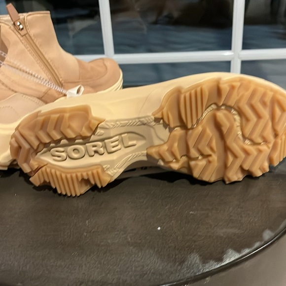 SOREL NWT Kinetic Breakthrough Chunky Suede Waterproof Winter Boots Women’s - Picture 4 of 6